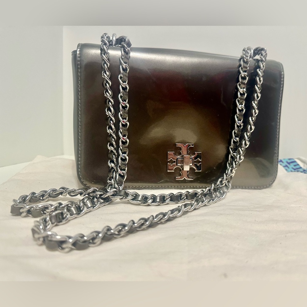 TORY BURCH, Patent Metallic Mercer should bag